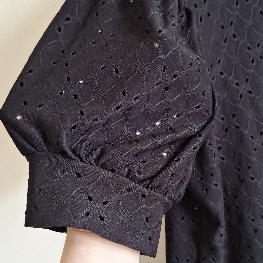 3/$20 Kim & Cami Black Eyelet Blouse Size Large - Picture 7 of 7